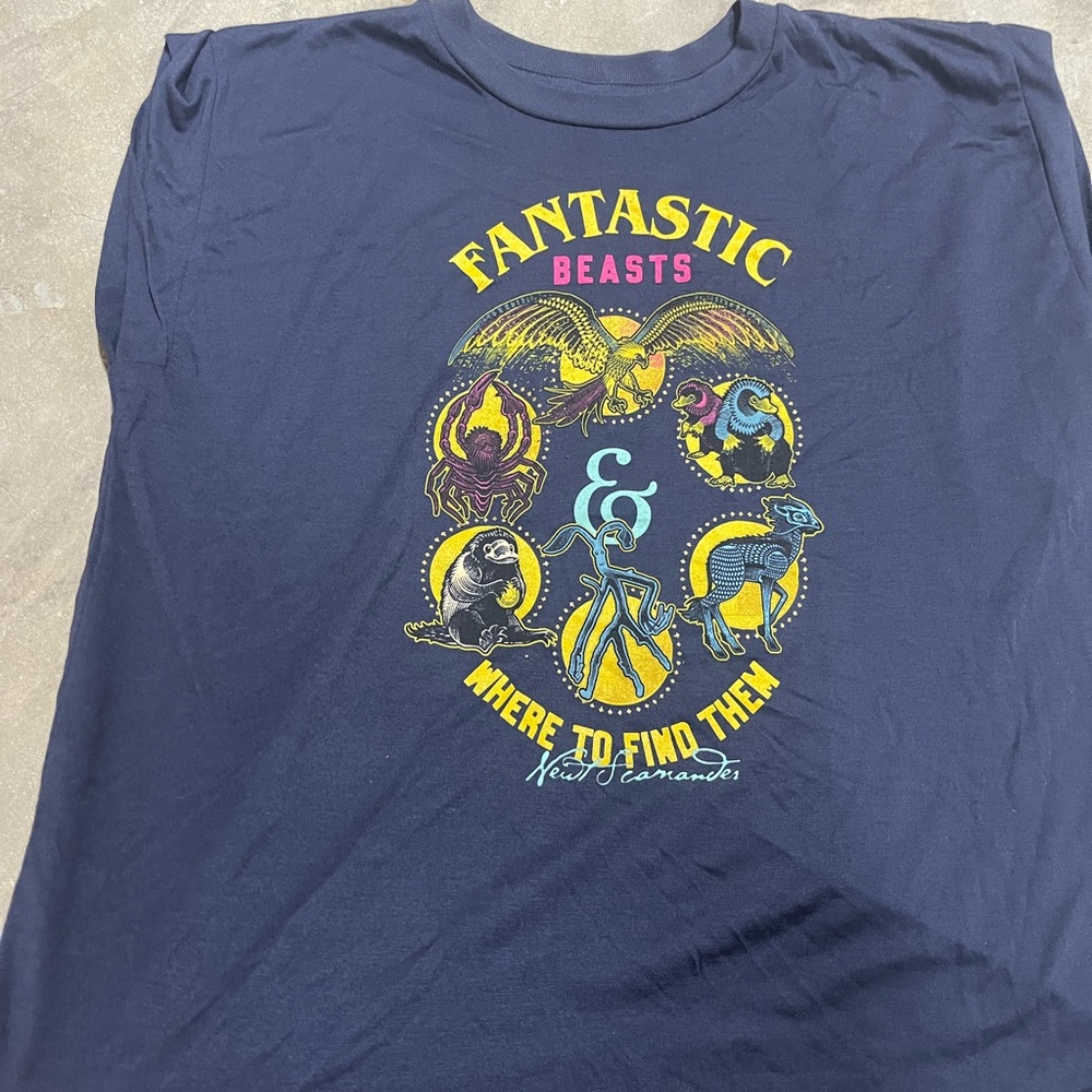 Fantastic Beasts navy blue cap sleeve t-shirt women’s size small
